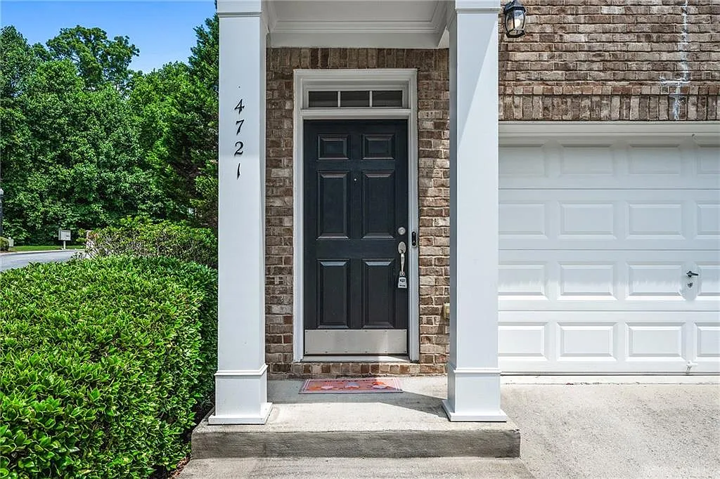4 bed, 3.5 bath, 2507 sqft, $2,950 — Photo 2
