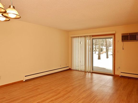 5th image of 2800 Hamline Ave N APT 123
