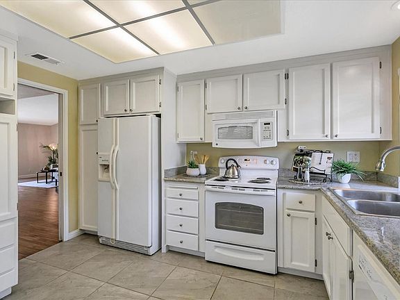 5th image of 8339 Colombard Ct