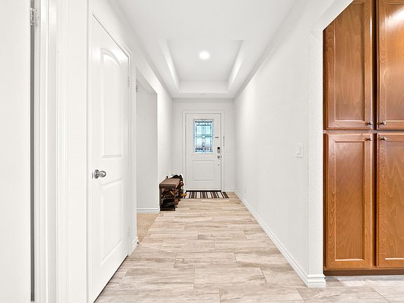 4th image of 43941 W 59th St