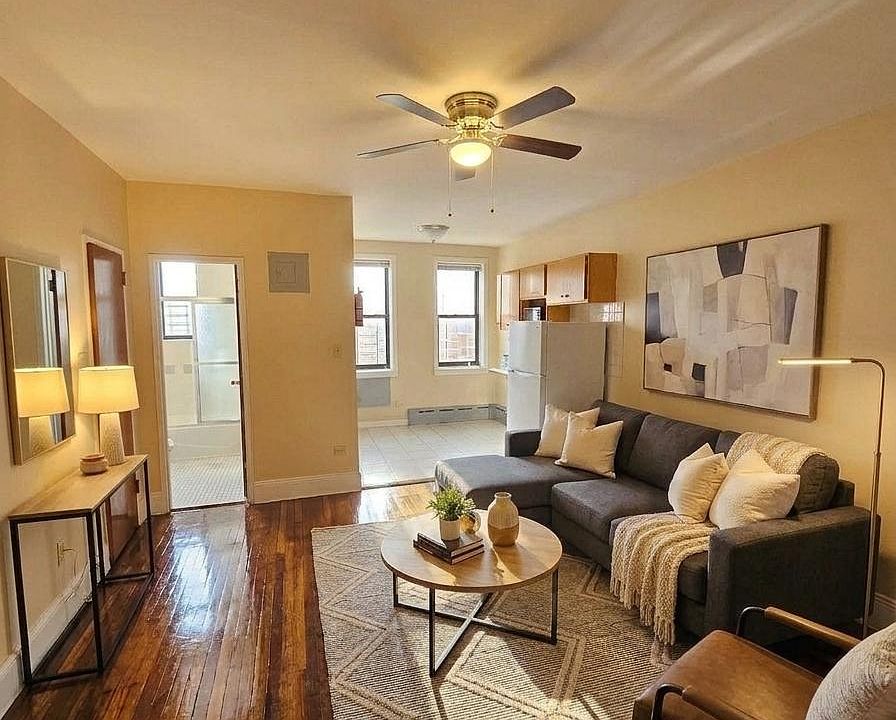 1st image of 195-24 Jamaica Ave #304