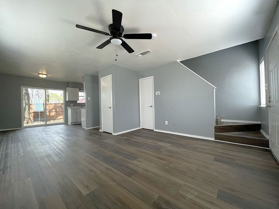 1st image of 2103 Knoll Crest Dr