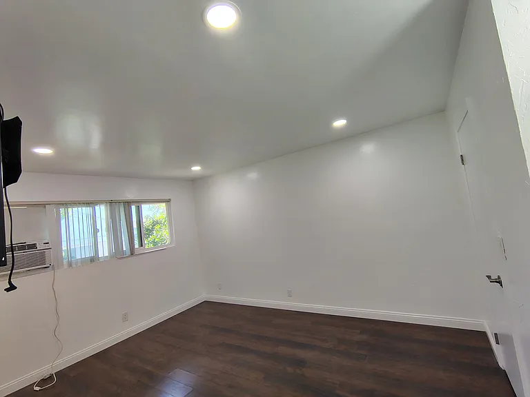 4800 Williamsburg Ln — Photo 5