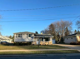 1206 Harding St, Little Chute, WI 54140