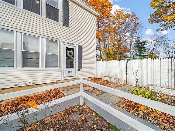 4th image of 203 Portsmouth Avenue