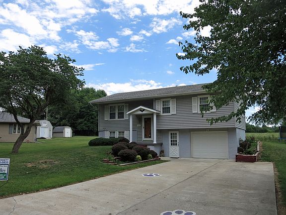 2nd image of 1105 Wyvonne St