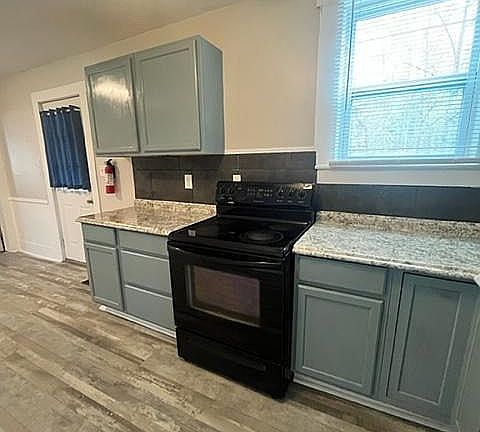 5th image of 21 A & B Woodland Ave W
