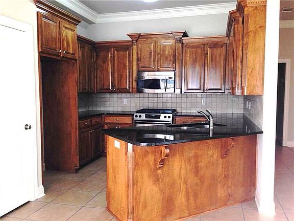 3rd image of 238 Gloucester Dr
