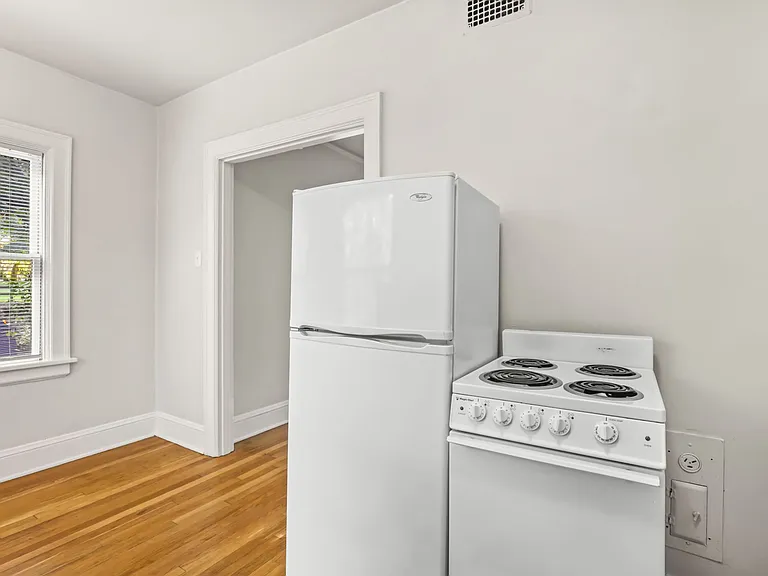 Forest and Garden Apartments — Photo 20