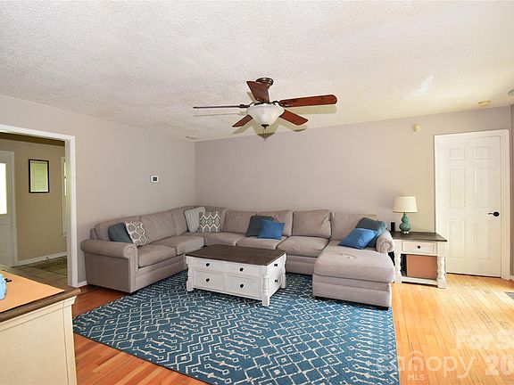 5th image of 36 Cardinal Ln
