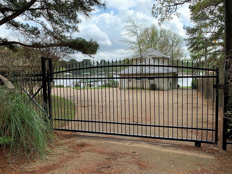 1st image of 23184 Edgewater Dr