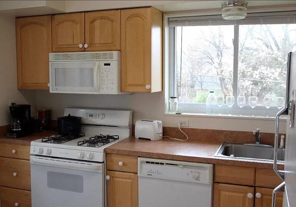 1st image of 911 N Barton St #2