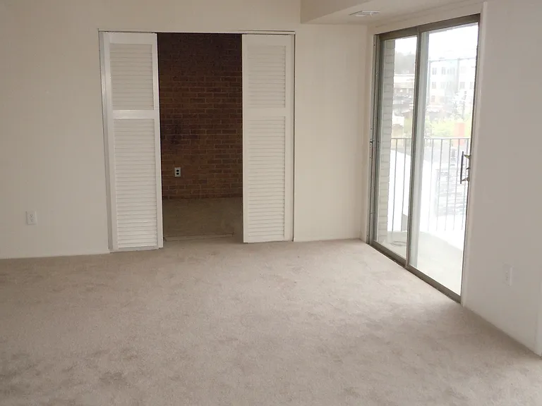 2025 N Lincoln St #113 — Photo 10