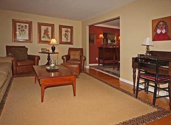 5th image of 4 Squire Ln