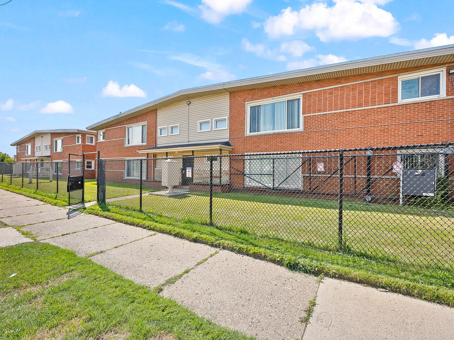 House- Multi-family — Photo 1
