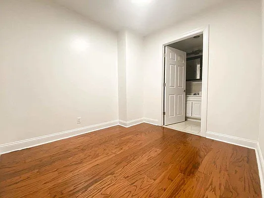 Rented by Monarch Realty Holdings | media 15