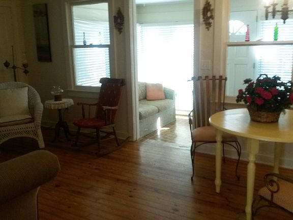 3rd image of 152 Flomich St