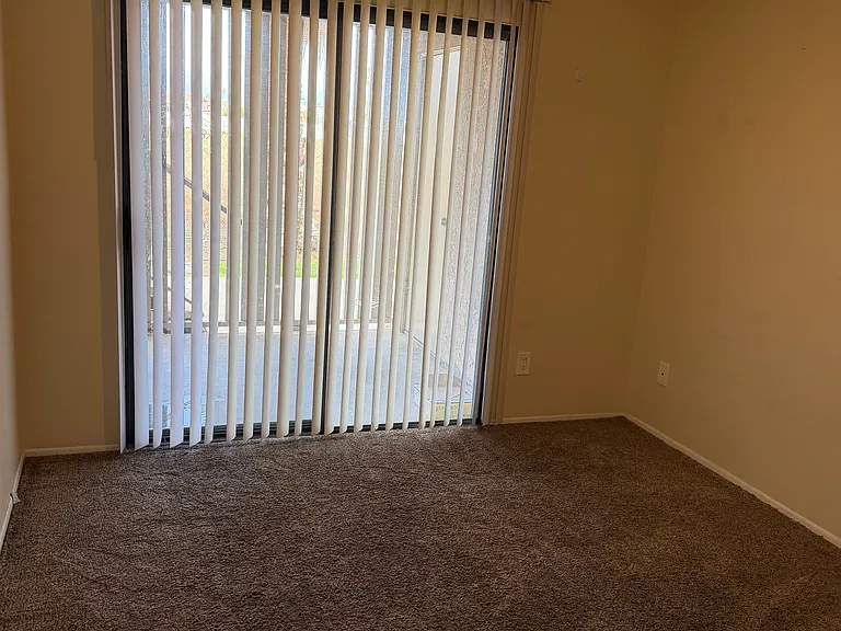 2423 W Acacia Ave — Photo 9