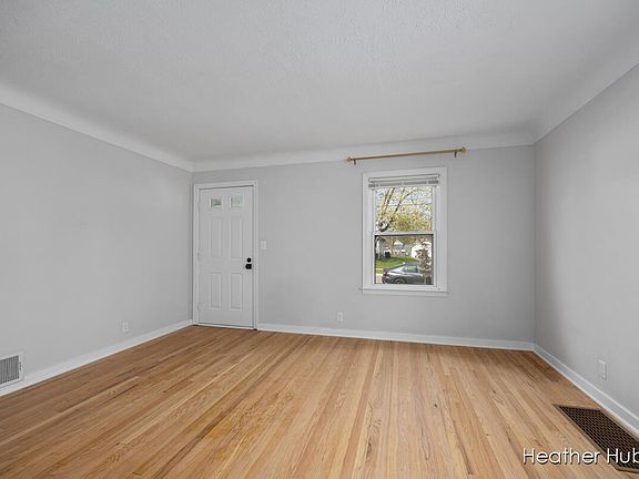 4th image of 1342 Houseman Ave NE