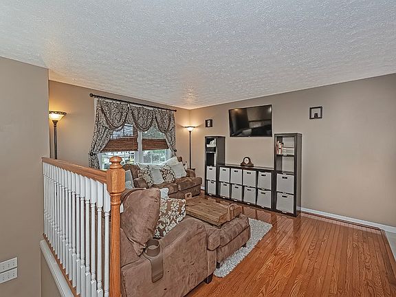 2nd image of 502 Somerset Dr