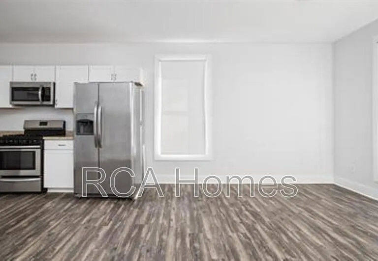1112 Pleasant St #2 — Photo 3