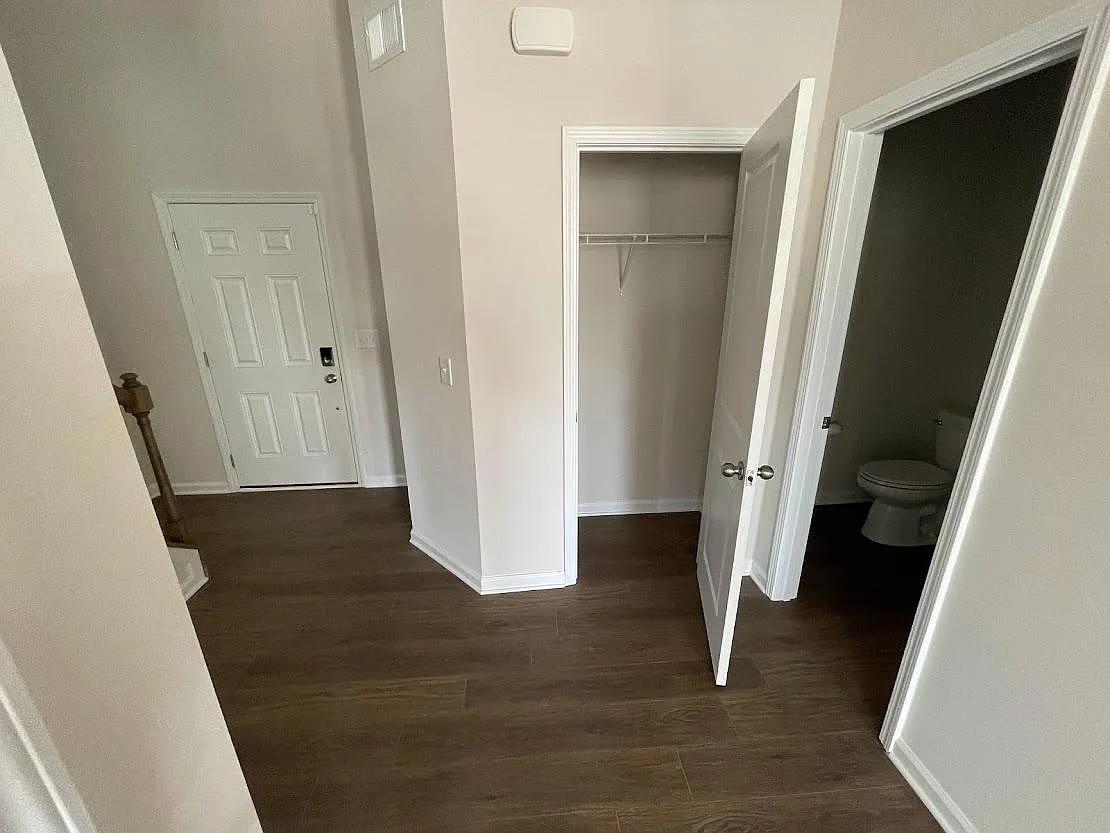 3 bed, 2.5 bath, 2049 sqft, $2,450 — Photo 3