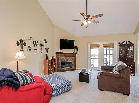4th image of 326 Buckingham Blvd