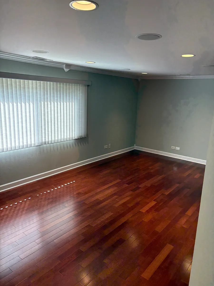 Building Photo - 560 Vine Ave #203