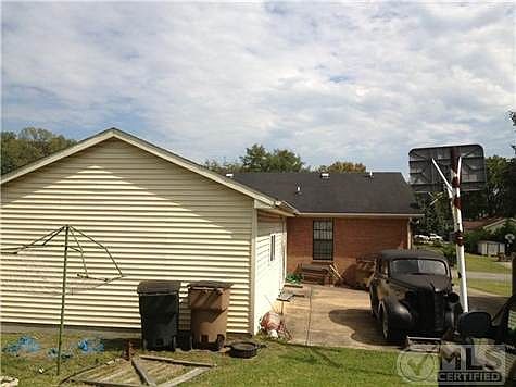 4th image of 309 Hart Ln