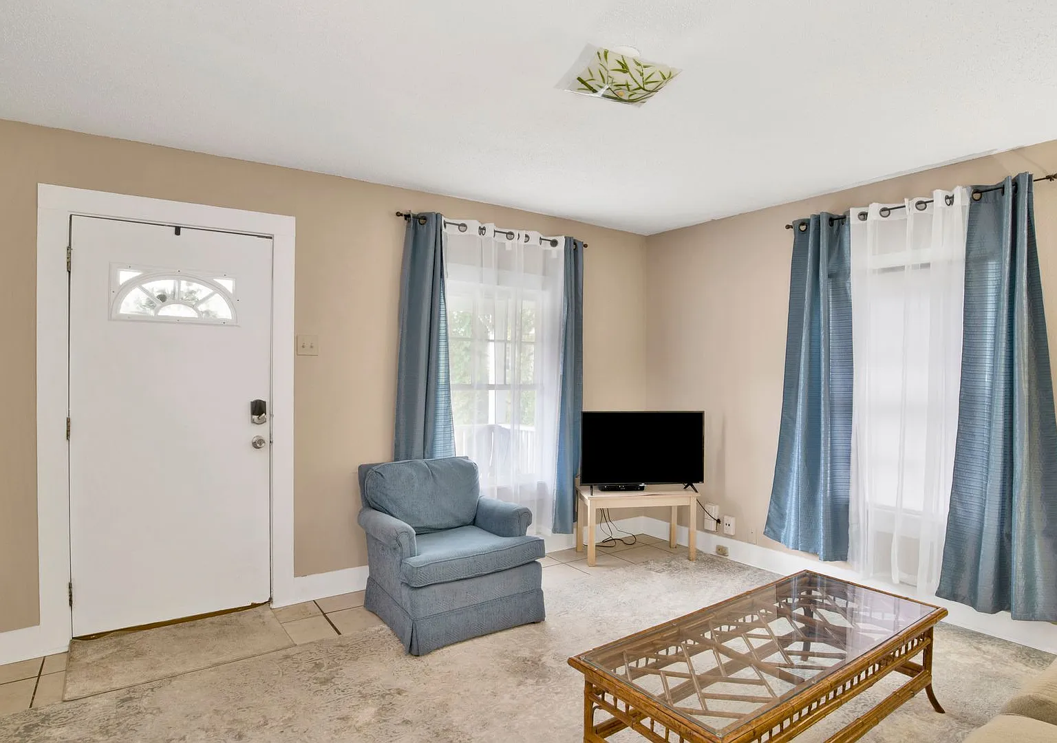 Downtown 1 Bedroom Cottage — Photo 4