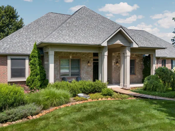 5610 Michael Dr, Saline, MI 48176