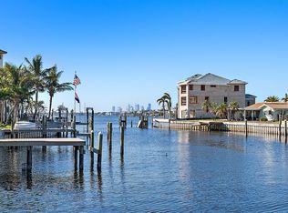 1929 Illinois Ave NE, Saint Petersburg, FL 33703