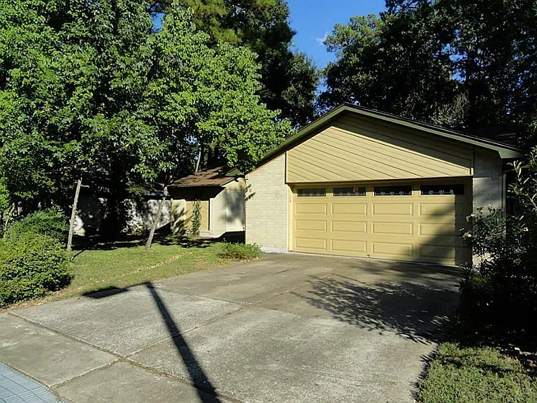 9 N Deerfoot Cir — Photo 1
