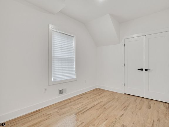 5th image of 196 Taylor St