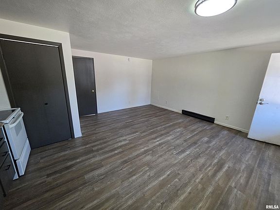 3rd image of 609 S 3rd St