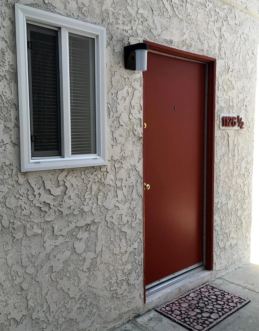 Studio, 250 sqft, $1,900 — Photo 3