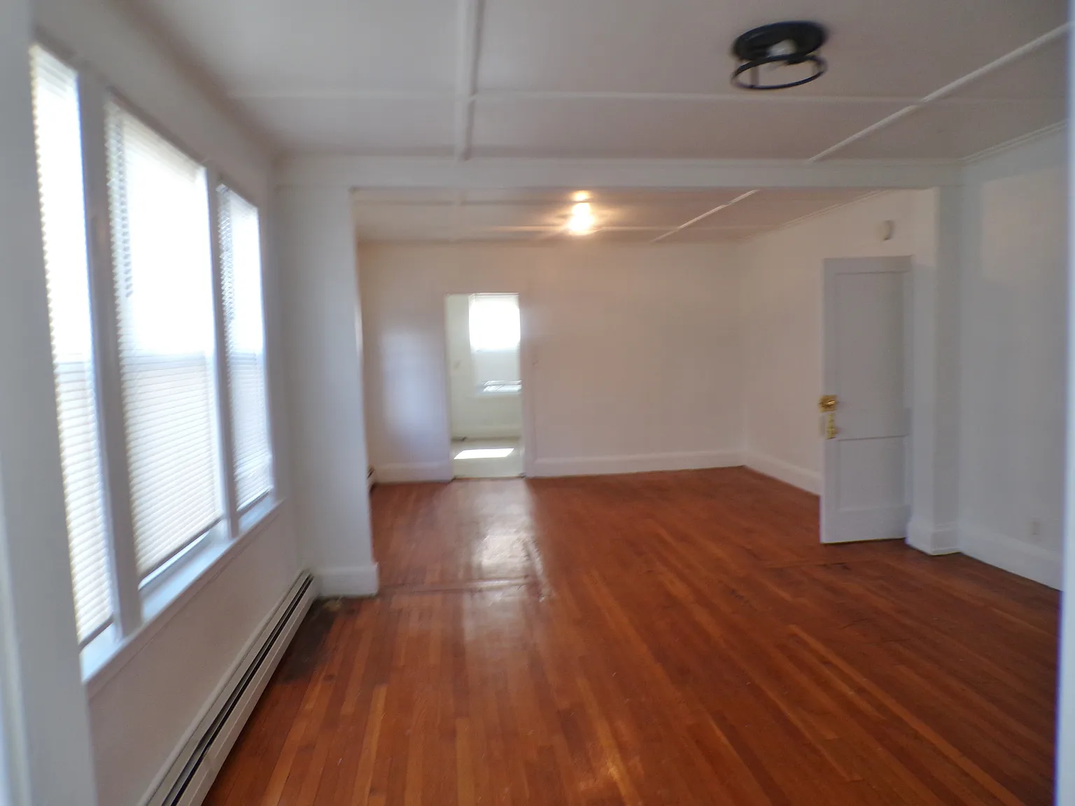 2 bed, 1000 sqft, $2,200 — Photo 3