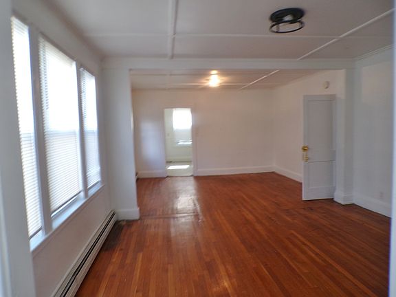 3rd image of 24 Hanover Cir #1