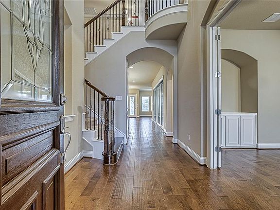 4th image of 1131 Belknap Way