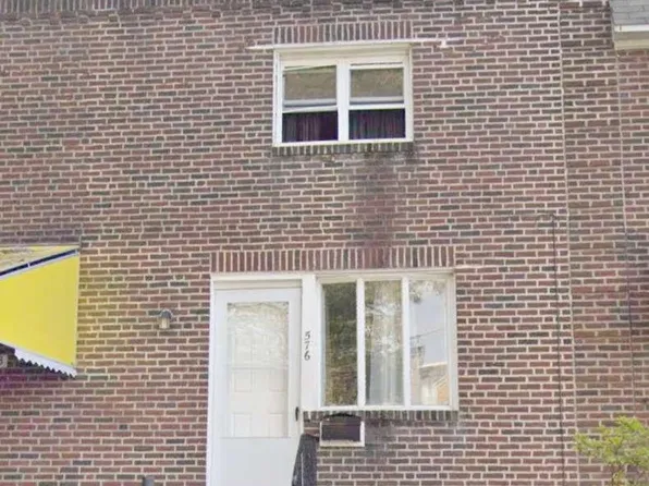576 Snowden Rd, Upper Darby, PA 19082