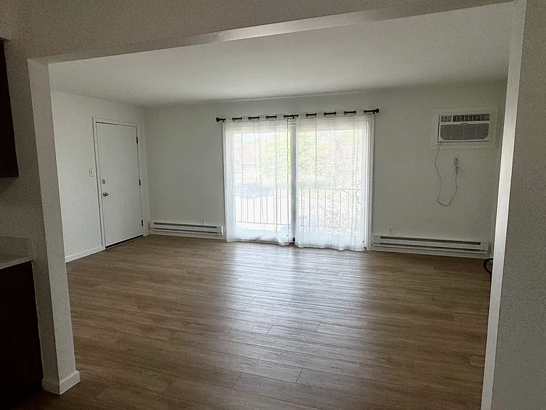 160 Meadows Rd N #8 — Photo 1