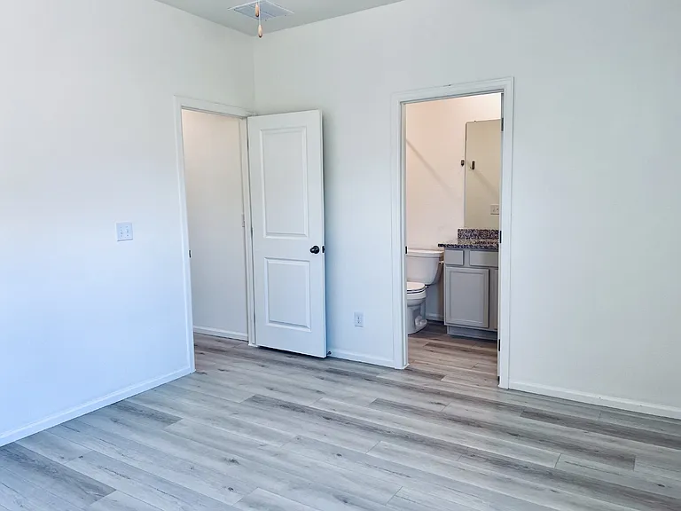 370 Maple St — Photo 18