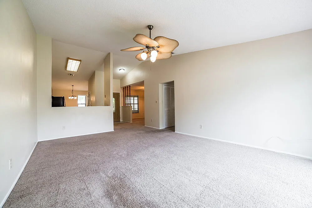3 bed, 2.0 bath, 1409 sqft, $2,385 — Photo 4