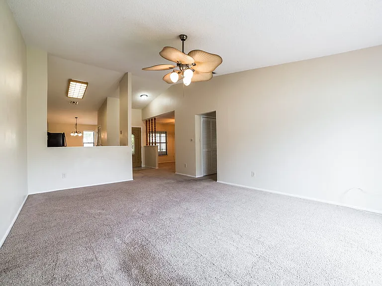 1029 Wainright Dr — Photo 4