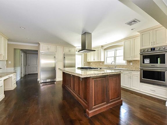 5th image of 144 Washington Ave