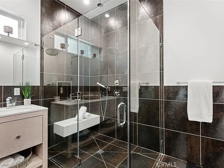 12606 Emelita St — Photo 22