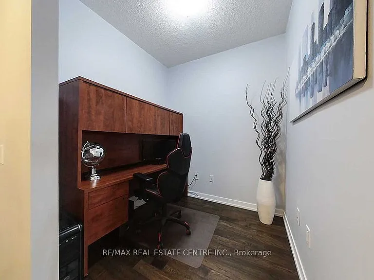 2560 Eglinton Ave W #903 — Photo 10