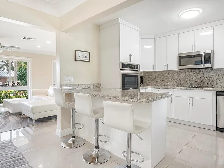 5211 NE 17th Ave — Photo 10