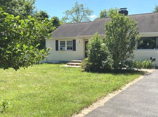 4 Stiles Dr, Melville, NY 11747