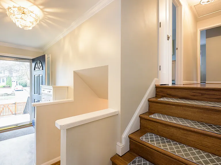 407 Russell Rd — Photo 16